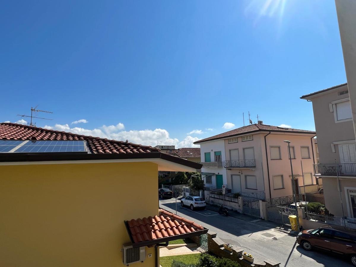 Villa Sophia Mare 1 Lido di Camaiore Exterior foto